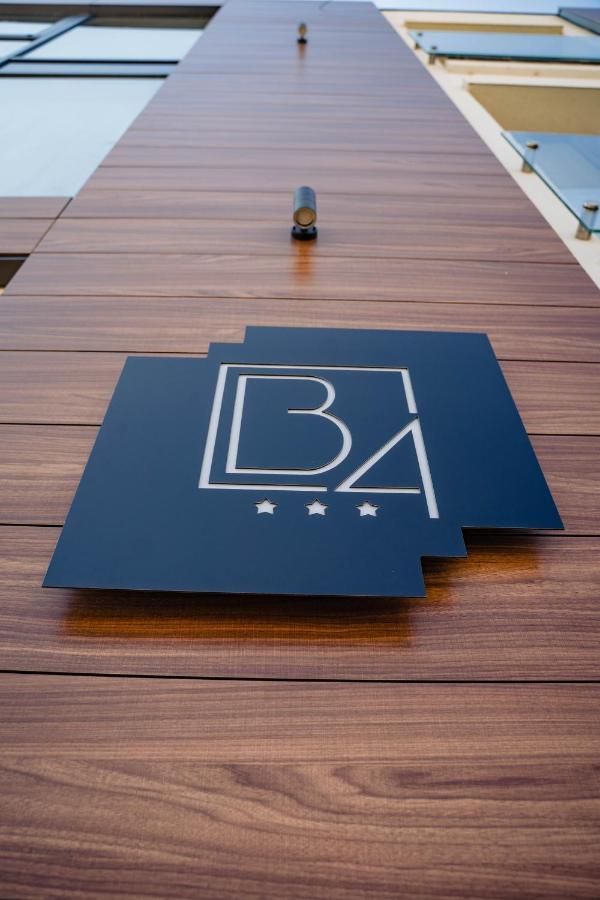 Hotel B4 Oradea Exteriör bild