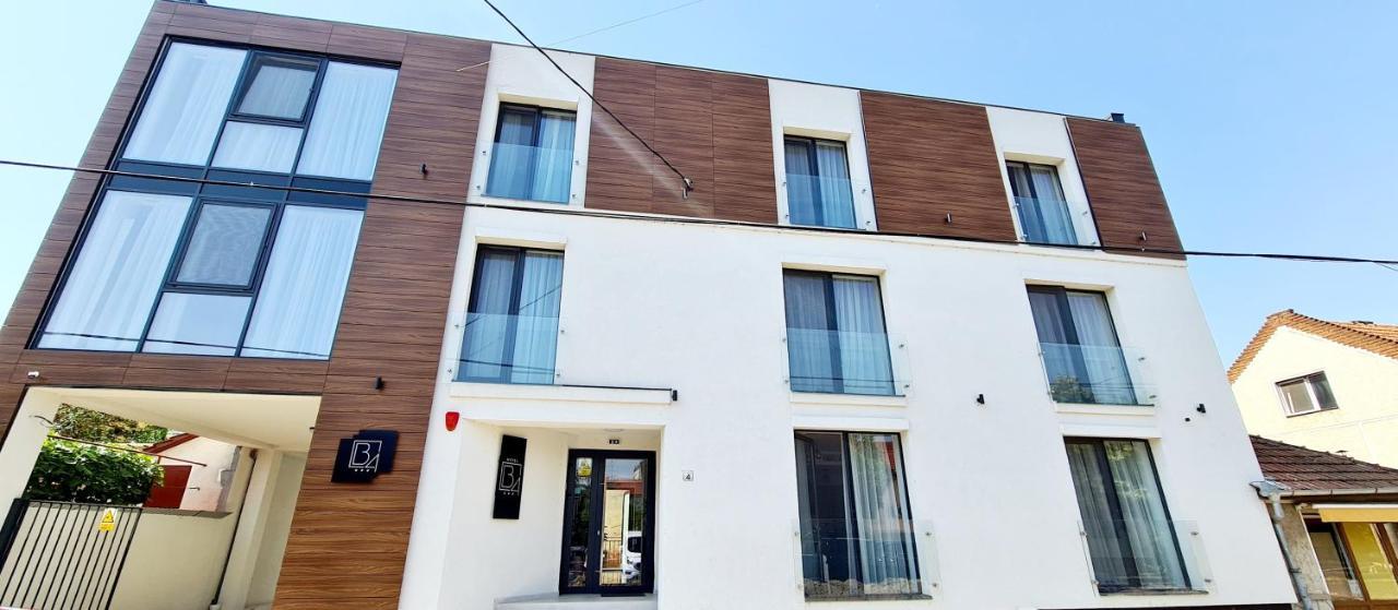 Hotel B4 Oradea Exteriör bild