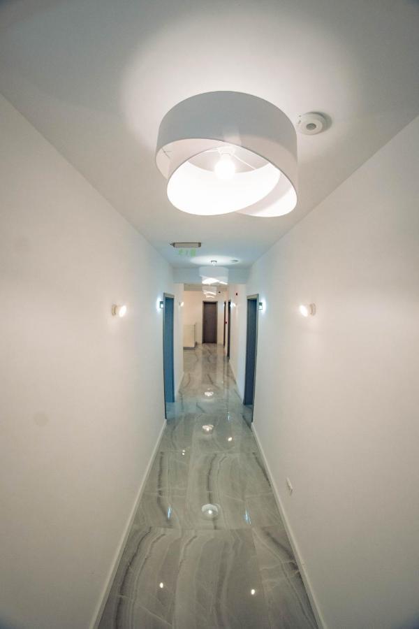 Hotel B4 Oradea Exteriör bild