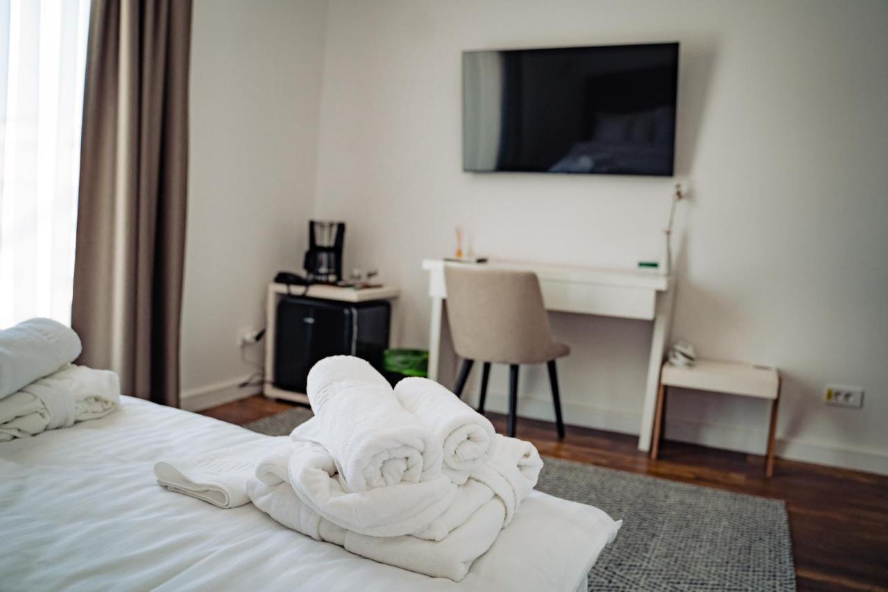 Hotel B4 Oradea Exteriör bild