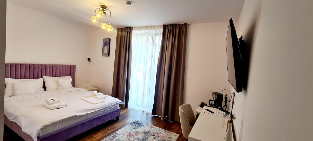 Hotel B4 Oradea Exteriör bild