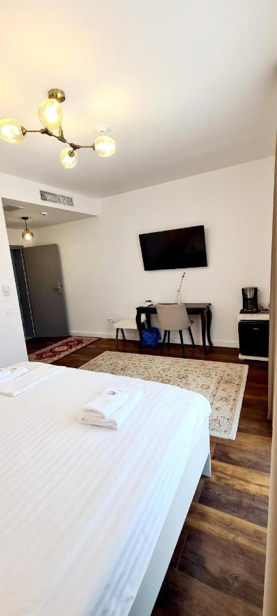 Hotel B4 Oradea Exteriör bild