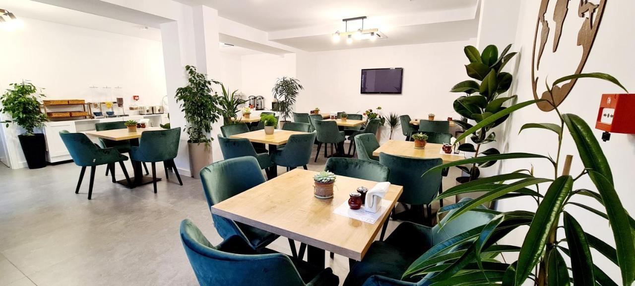 Hotel B4 Oradea Exteriör bild