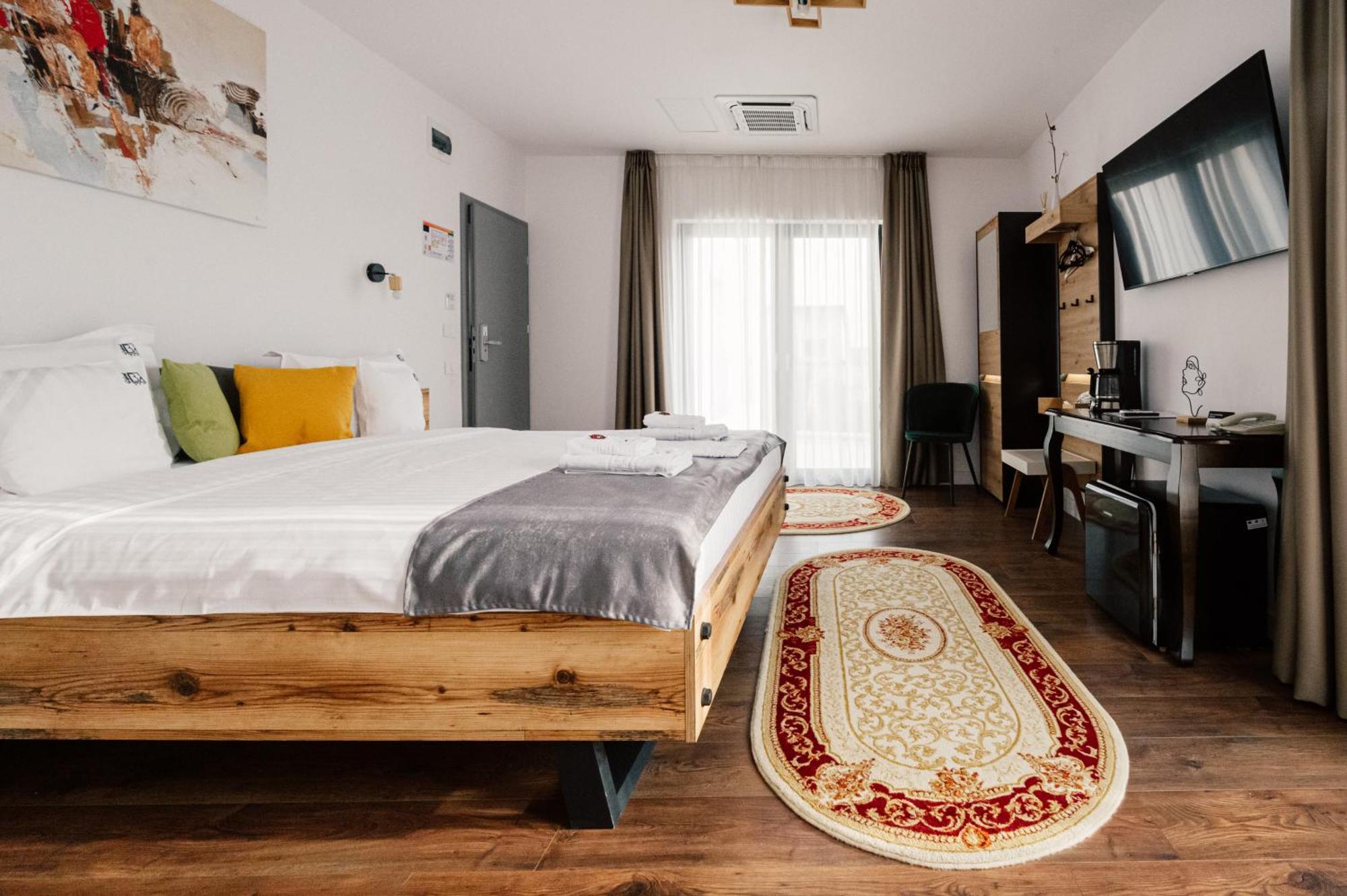 Hotel B4 Oradea Exteriör bild