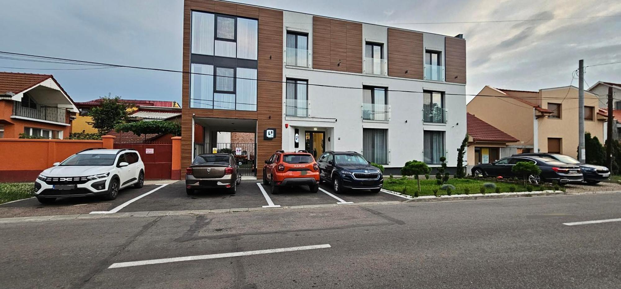Hotel B4 Oradea Exteriör bild